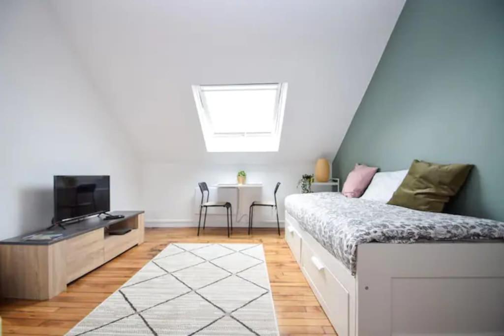 Disponible - Appartement Entier - 10Mn Rer B Aeroport Cdg - Paris Gare Du Nord, T11 Express, Le Bourget, Tout Equipe, Netflix Gratuit, 3 Personnes, 4Eme Etage, Escaliers, Parc Des Expositions, Parking Rue Gratuit Apres 19H Drancy Ngoại thất bức ảnh