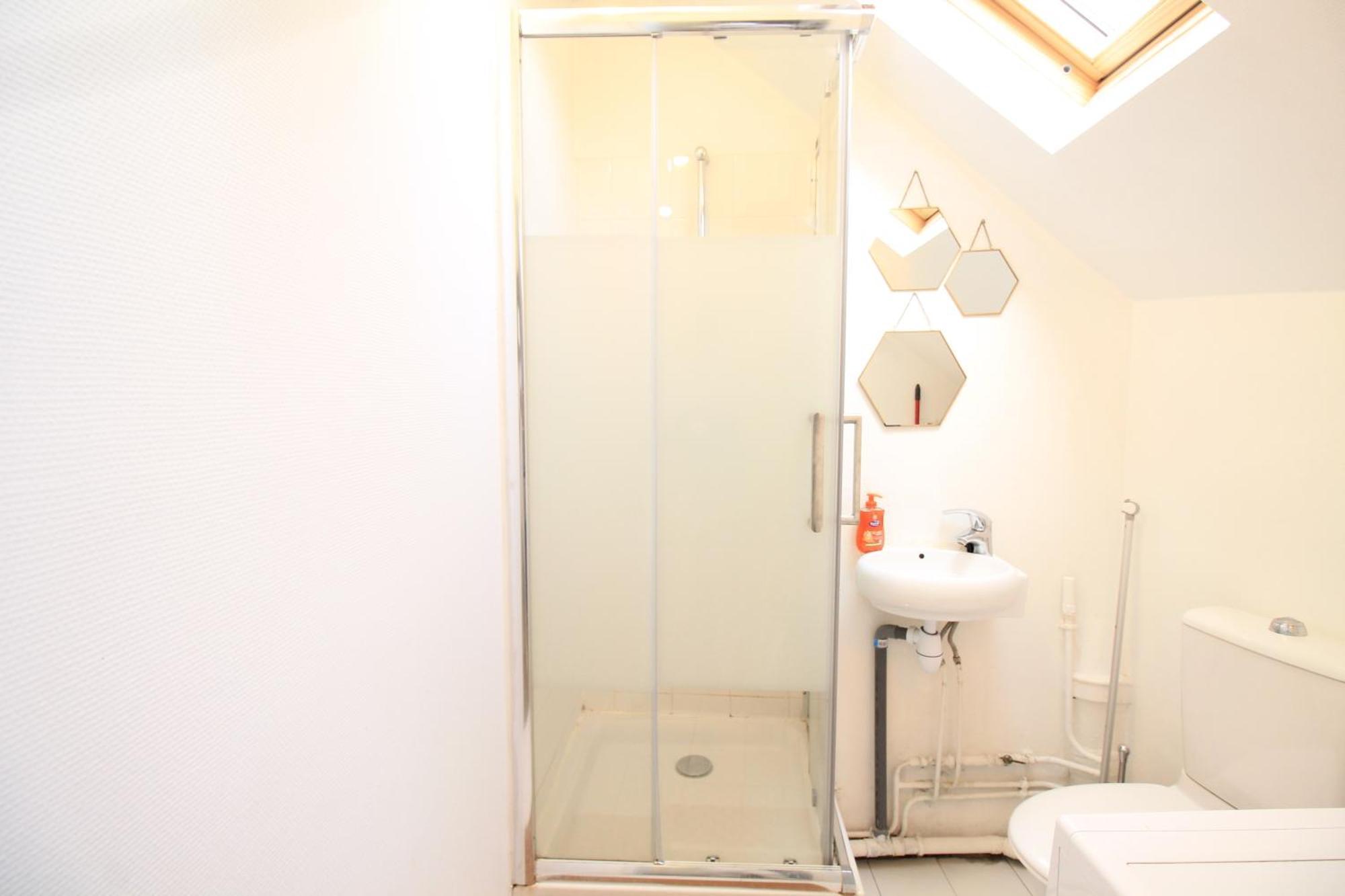 Disponible - Appartement Entier - 10Mn Rer B Aeroport Cdg - Paris Gare Du Nord, T11 Express, Le Bourget, Tout Equipe, Netflix Gratuit, 3 Personnes, 4Eme Etage, Escaliers, Parc Des Expositions, Parking Rue Gratuit Apres 19H Drancy Ngoại thất bức ảnh